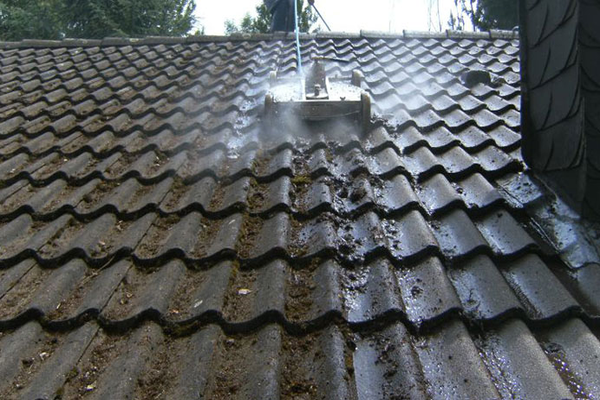 Travaux Démoussage et nettoyage  de toiture à Avon (77210) en Seine-et-Marne (77)